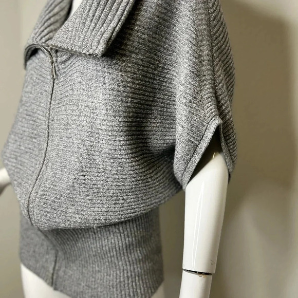 Cynthia Steffe Grey silver metallic front zipper sweater size XS. - Picture 5 of 14